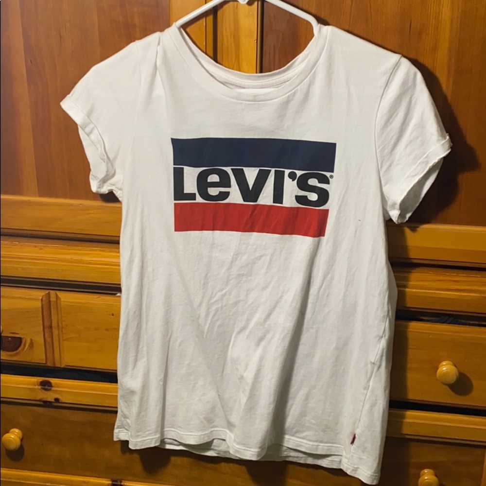 Levi’s tshirt